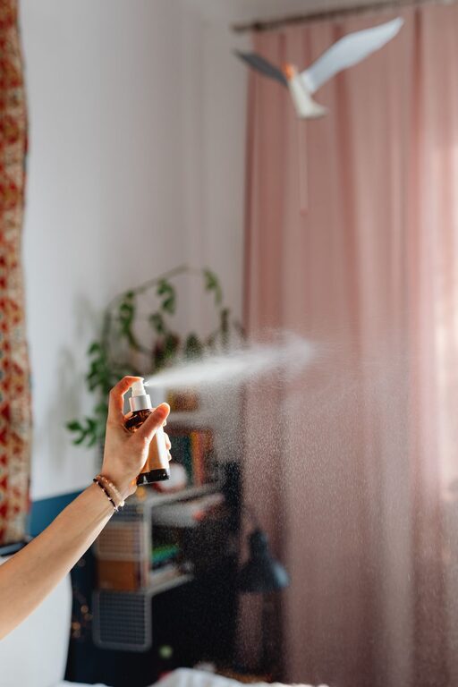 Domowe sposoby na odświeżenie tekstyliów między praniami